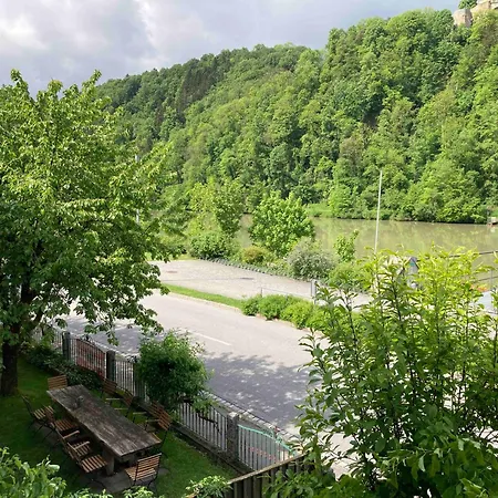 Schreiner Burgblick * Wernstein am Inn